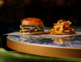 La recette du Smash Burger par le chef Nicolas Pastot au Kimpton Saint Honoré