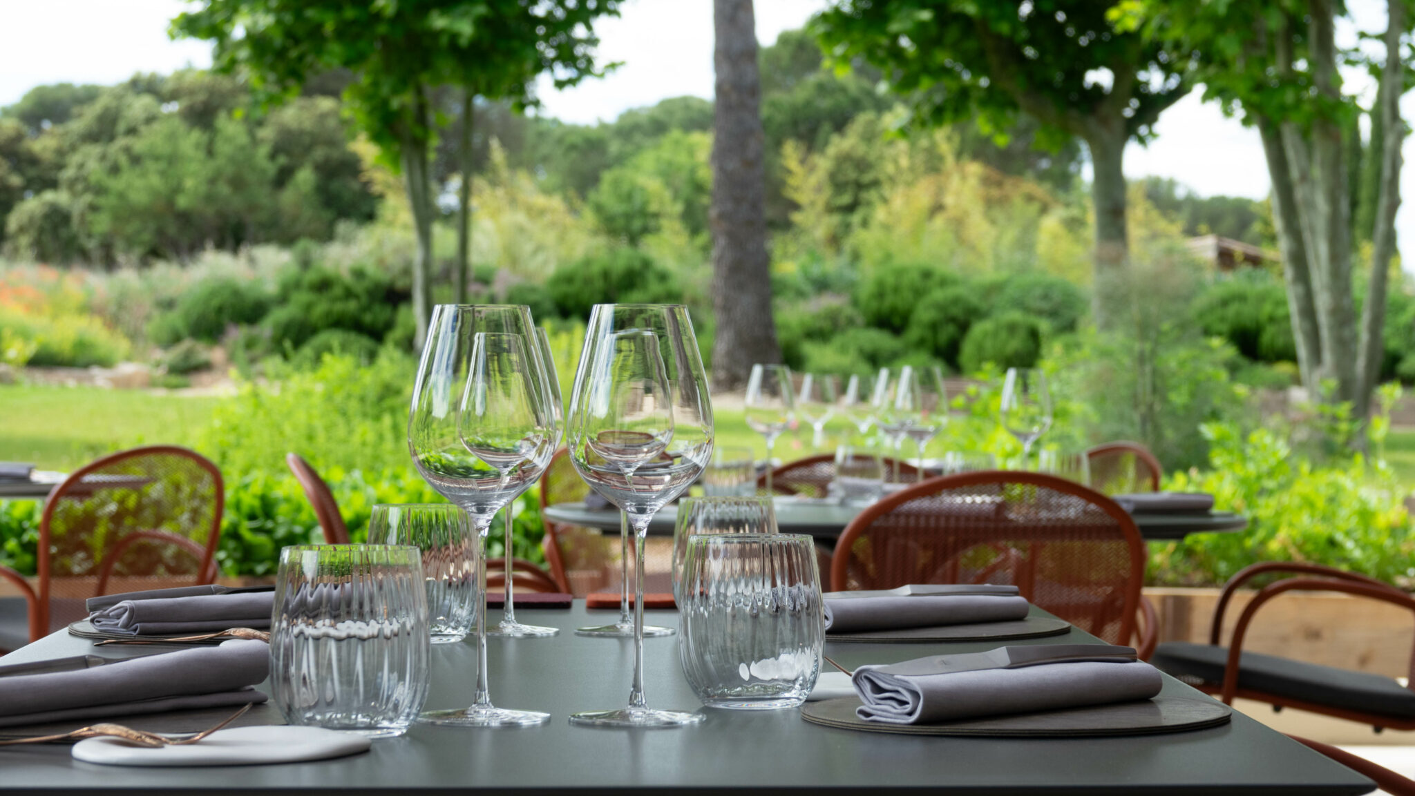 La terrasse du restaurant étoilé en Provence © Le Mas Bottero